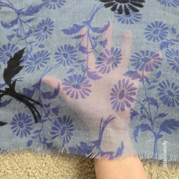 Cashmere Lightweight Scarf Floral Design - Picture 10 of 10